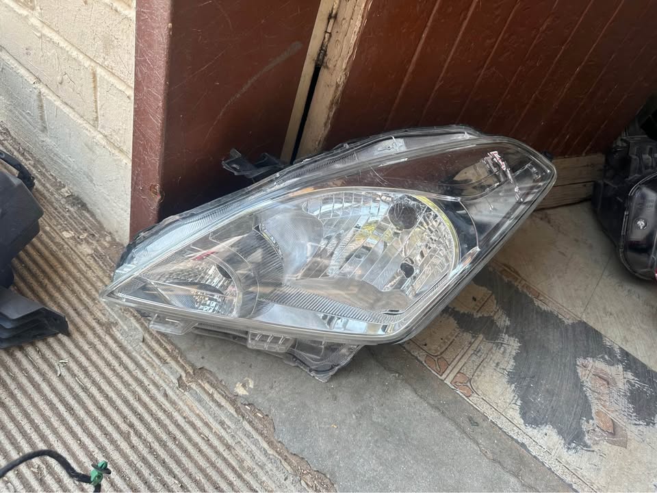 Toyota starlet Suzuki baleno left side headlight - Private Seller Toyota starlet Suzuki baleno left side headlight - Private Seller