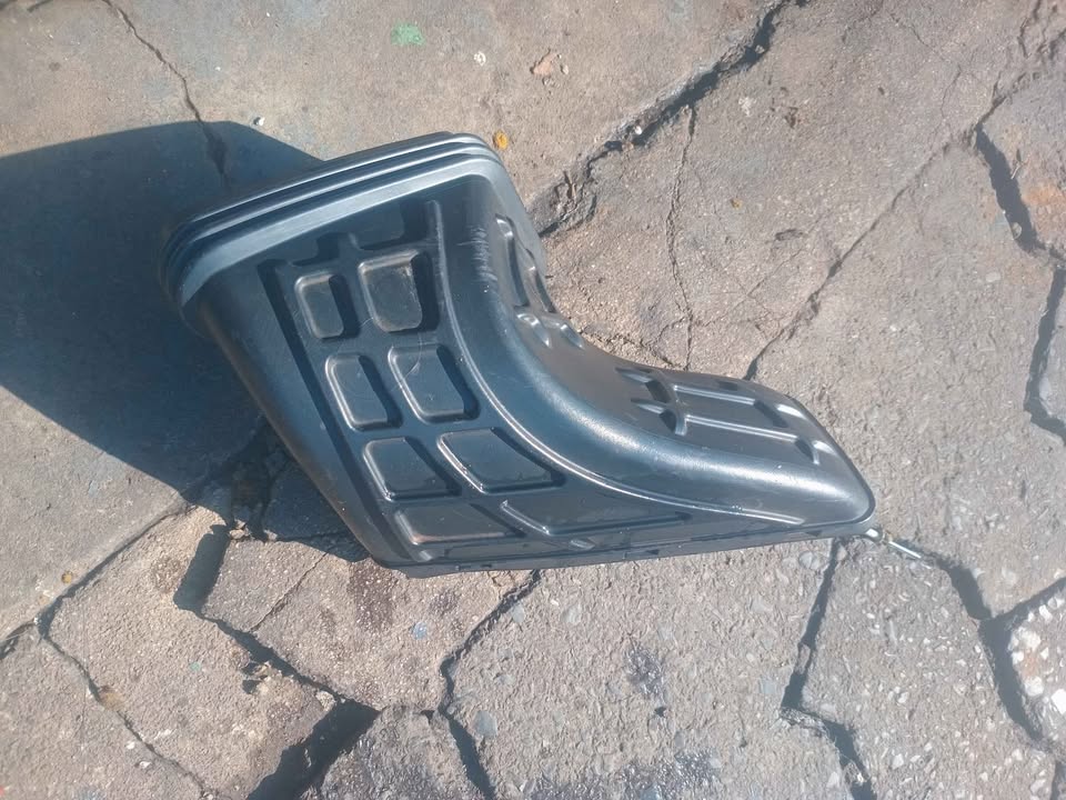 8RD129739 for Audi A4 B8 A5 Q5 Wind guide device for air inlet of automobile air filter tube 8RD 129 - Private Seller