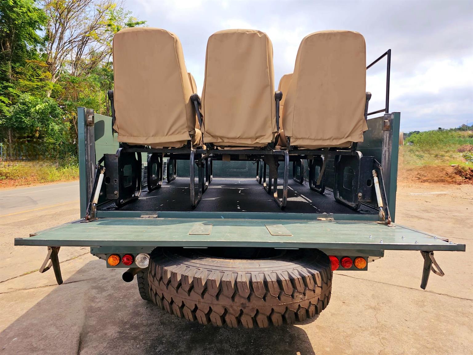 Land Rover Defender 130  - Safari Game Viewer 2.4 TD PUMA