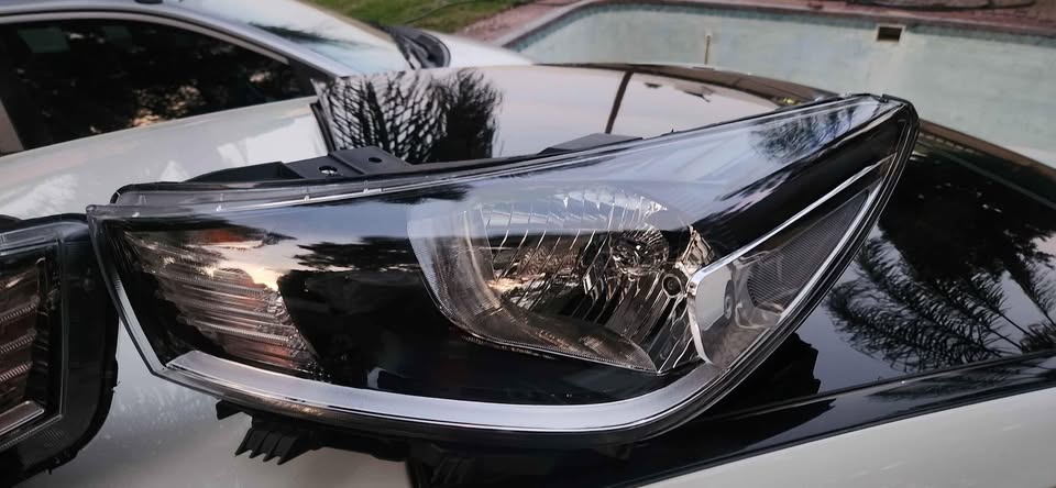 Kia rio new shape headlight super clean - Private Seller Kia rio new shape headlight super clean - Private Seller
