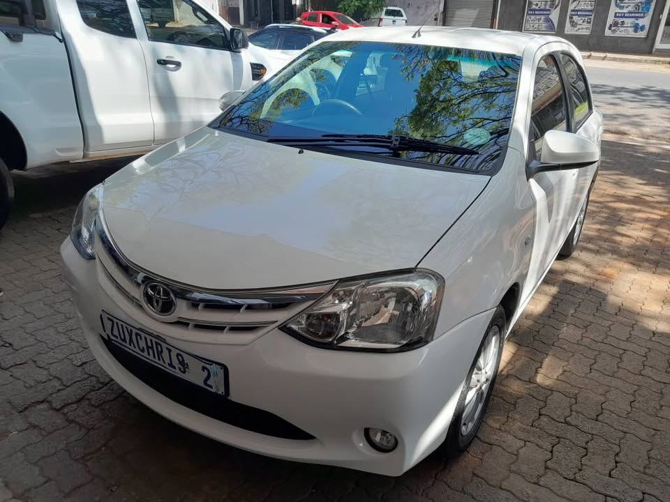 2017 TOYOTA ETIOS 1.5 HATCHBACK MANUAL