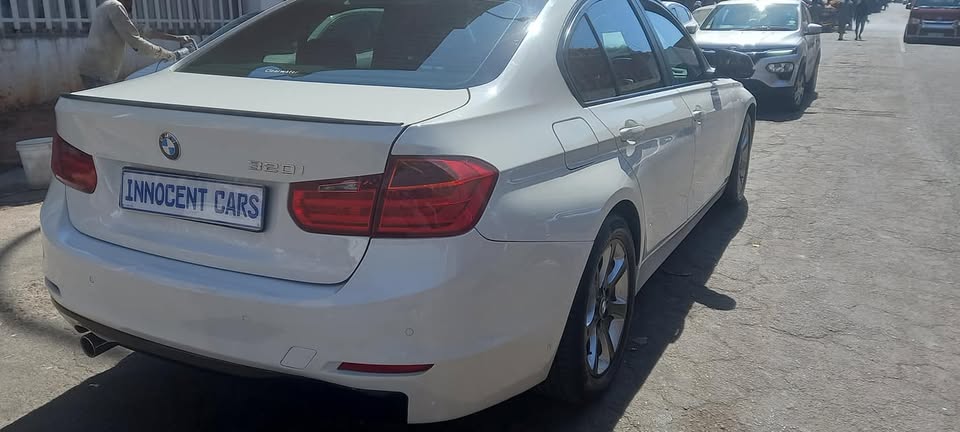 2013 BMW 320i AUTOMATIC TRANSMISSION.. WHITE COLOUR.. 92000KM.. USED