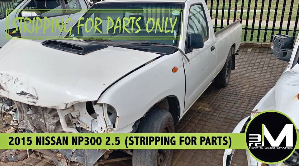 2015 NISSAN NP300 2.5 (STRIPPING FOR PARTS)