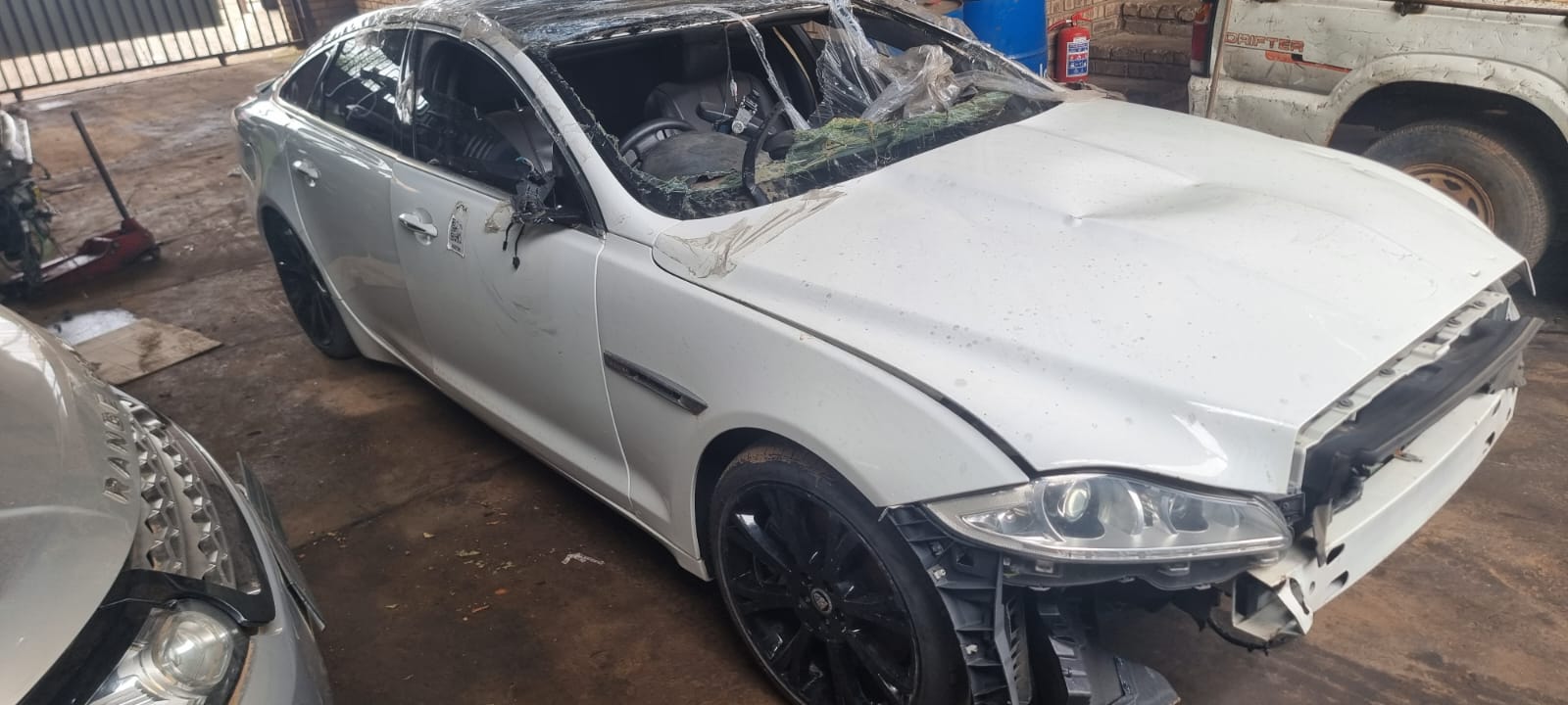 2012 Jaguar XJ 5.0l V8 S/C SuperSport Stripping for Spares