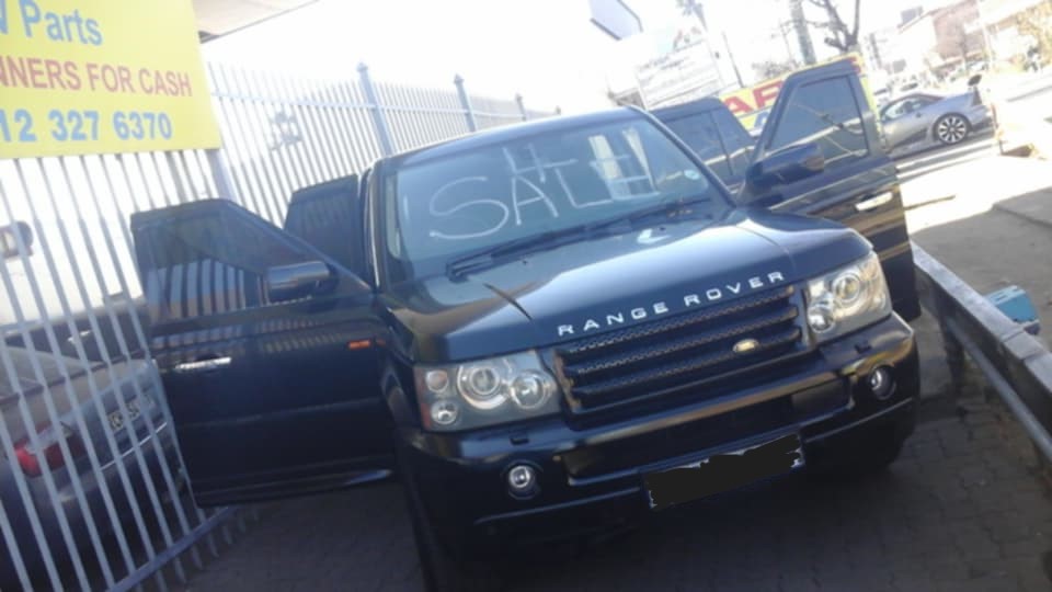 RANGE ROVER BLACK SUV