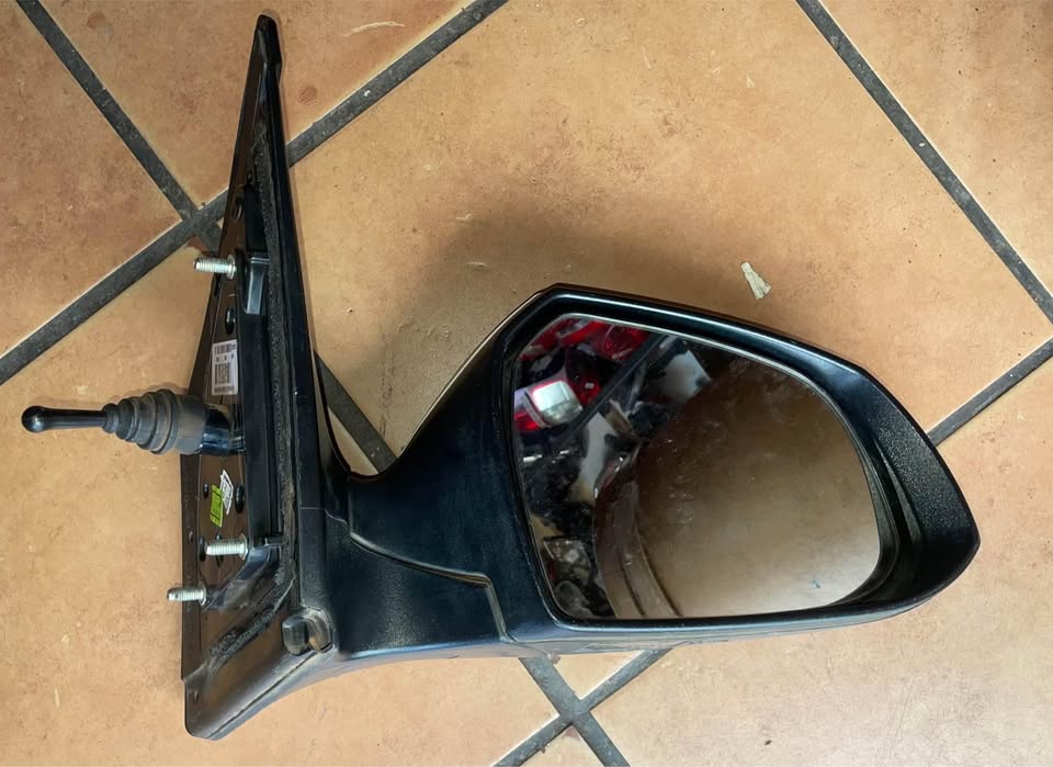 Hyundai i10 Grand side mirror 2018 - Private Seller Hyundai i10 Grand side mirror 2018 - Private Seller