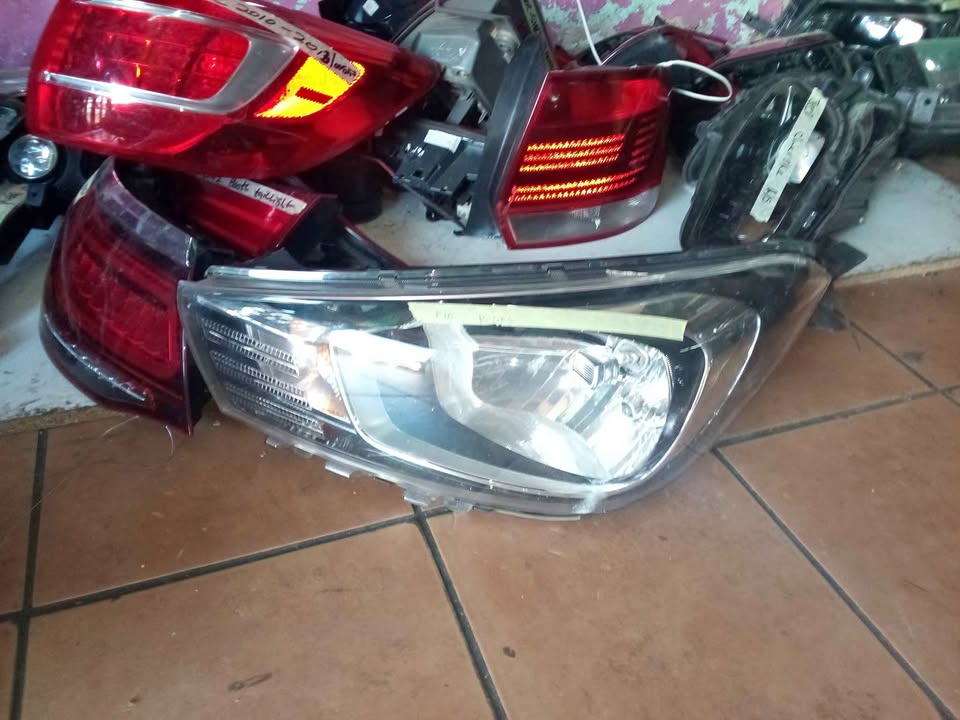 KIA PEGASUE HEADLIGHT LEFT SIDE - Private Seller KIA PEGASUE HEADLIGHT LEFT SIDE - Private Seller