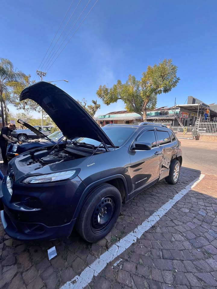 2014 Jeep Cherokee KL Body Parts for Sale - Private Seller 2014 Jeep Cherokee KL Body Parts for Sale - Private Seller