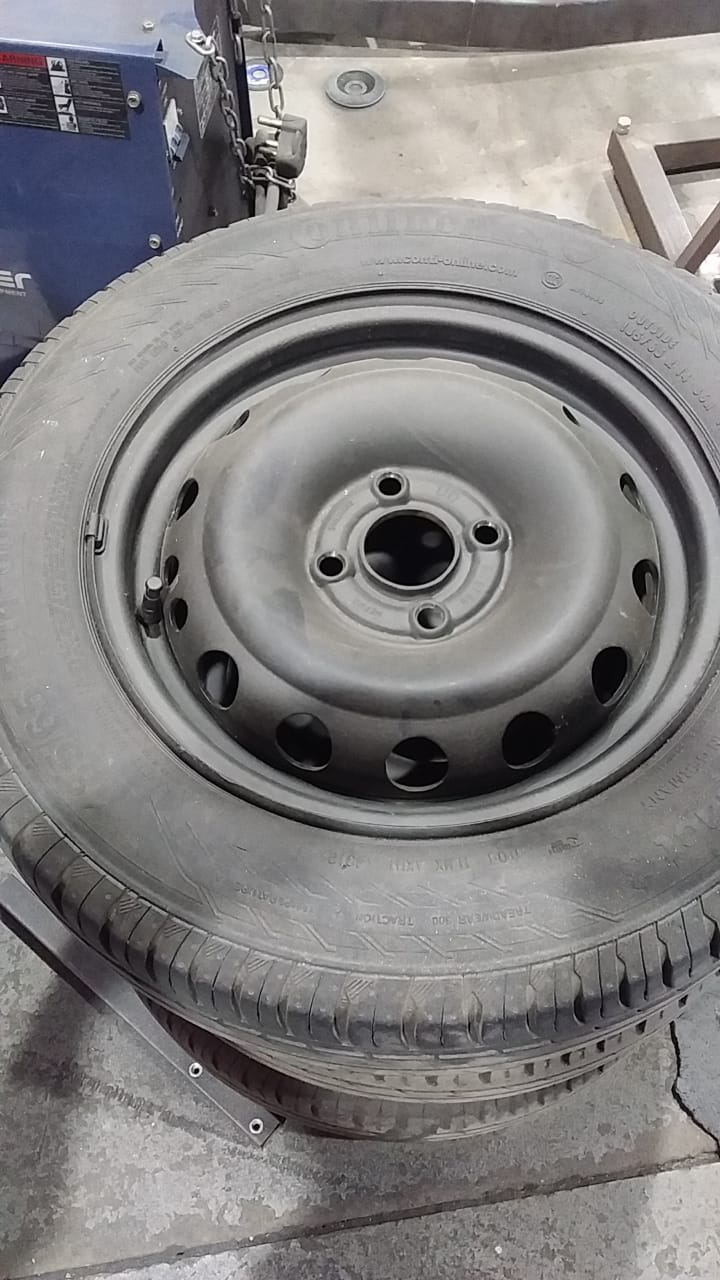 4× 14duim bande met 4 gat Swart Staal rims