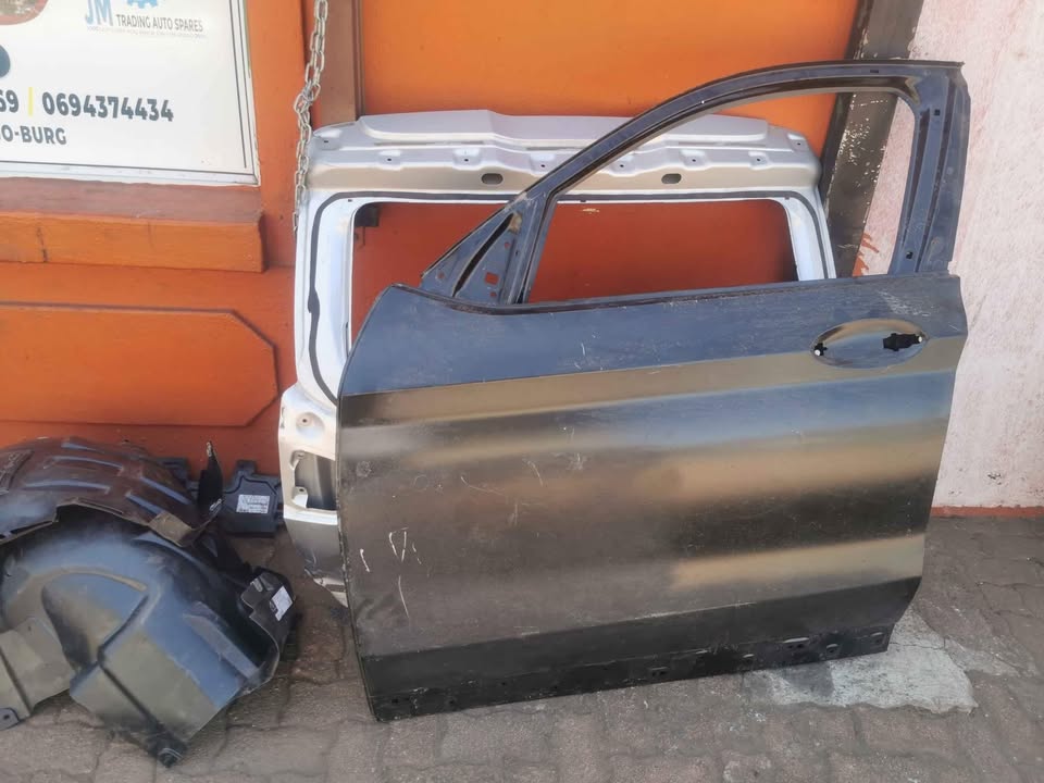 BMW X3 GO1 left front door - Private Seller