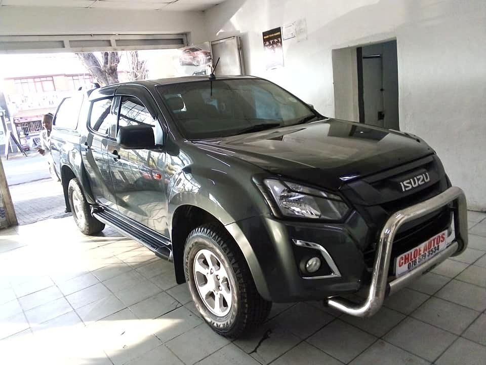 2018 ISUZU KB250 DTEQ  4×2 DOUBLE CAB  Greyy, MANUAL, DIESEL  CANOPY,  99000km 2018 ISUZU KB250 DTEQ  4×2 DOUBLE CAB  Greyy, MANUAL, DIESEL  CANOPY,  99000km