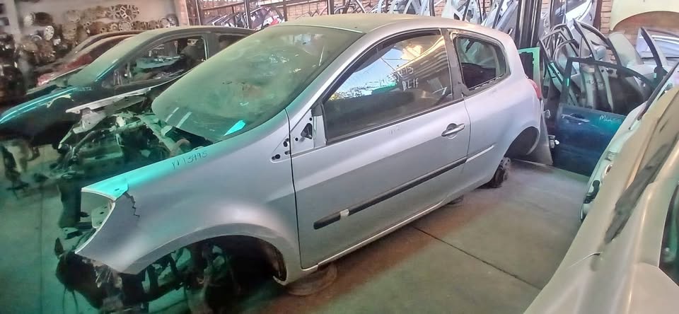 RENAULT CLIO 3 STRIPPING FOR SPARES - Private Seller RENAULT CLIO 3 STRIPPING FOR SPARES - Private Seller