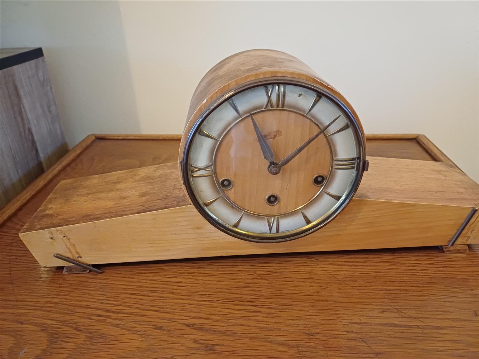 Magnificent oak Chiming clock for Sale Magnificent oak Chiming clock for Sale