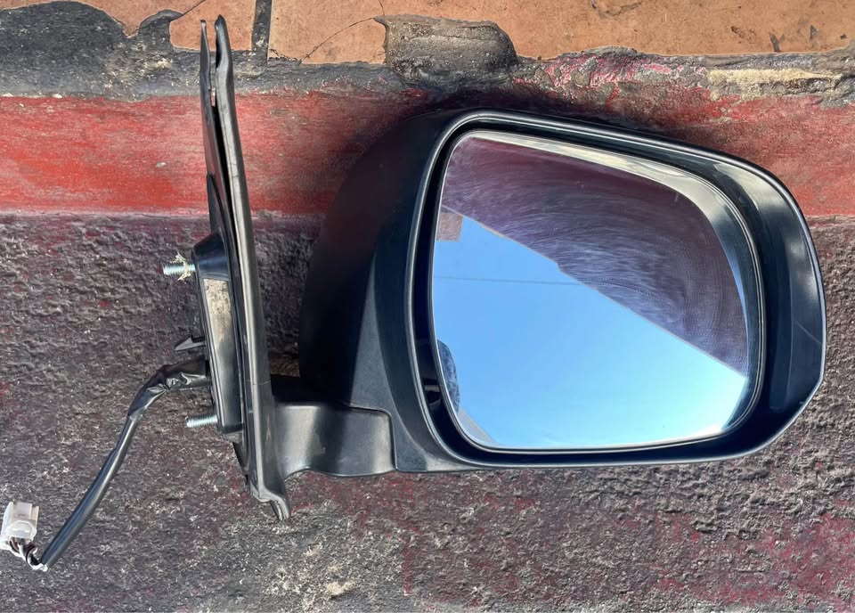 Toyota Hilux D4D side mirror - Private Seller Toyota Hilux D4D side mirror - Private Seller