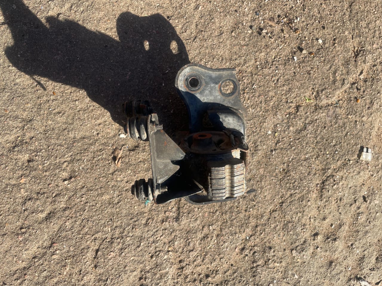 Toyota auris engine mounting - Private Seller Toyota auris engine mounting - Private Seller