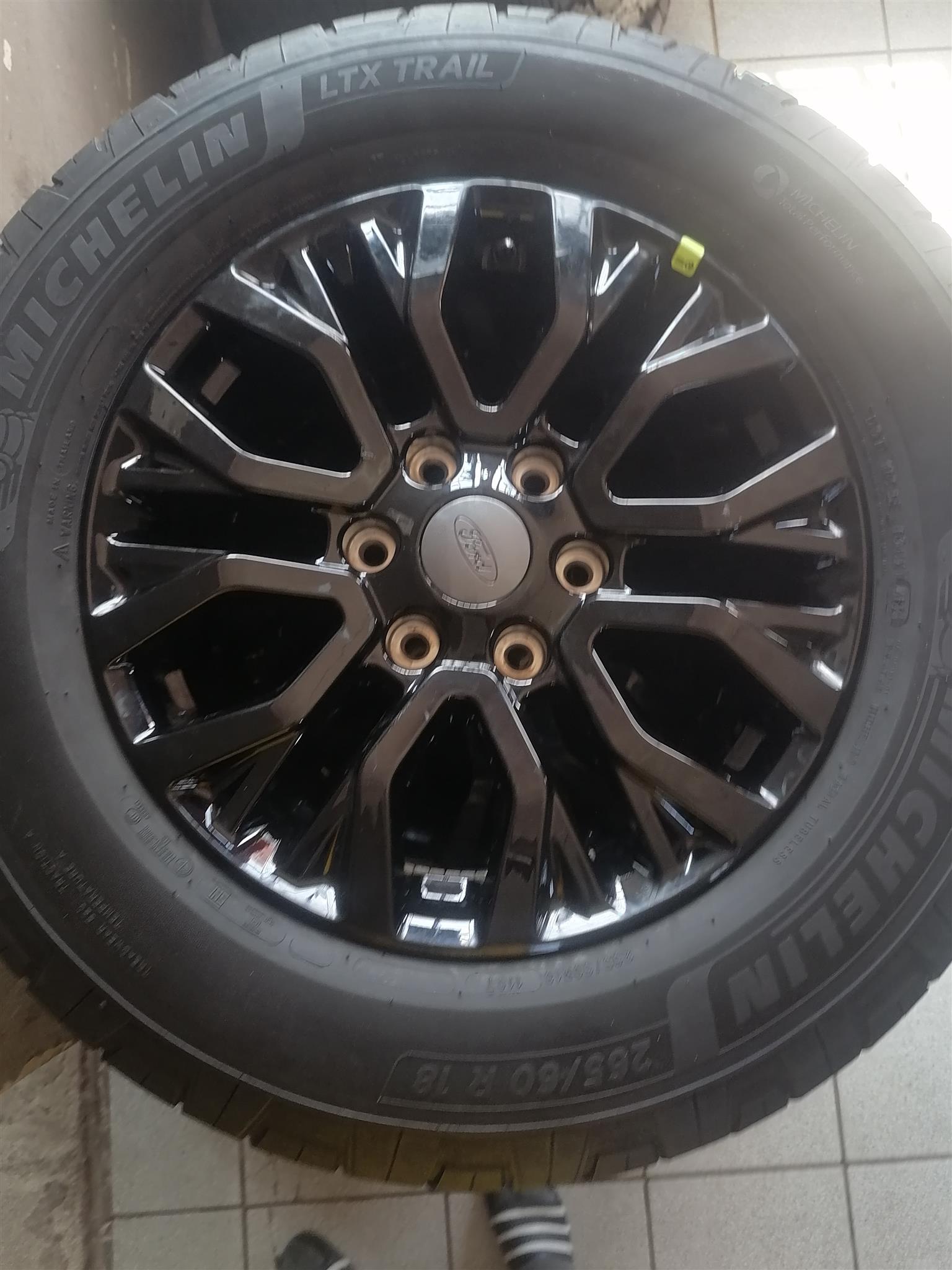 Ford Ranger Thunder 18inch Mag Rims (WITH USED TYRES)