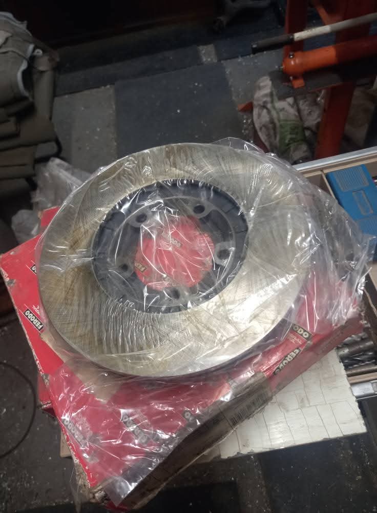 2 front brake disks  for Mitsubishi  L300 Van