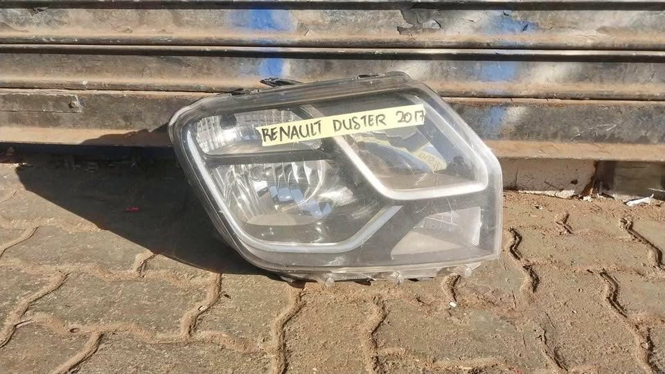 Renault Duster headlight - Private Seller