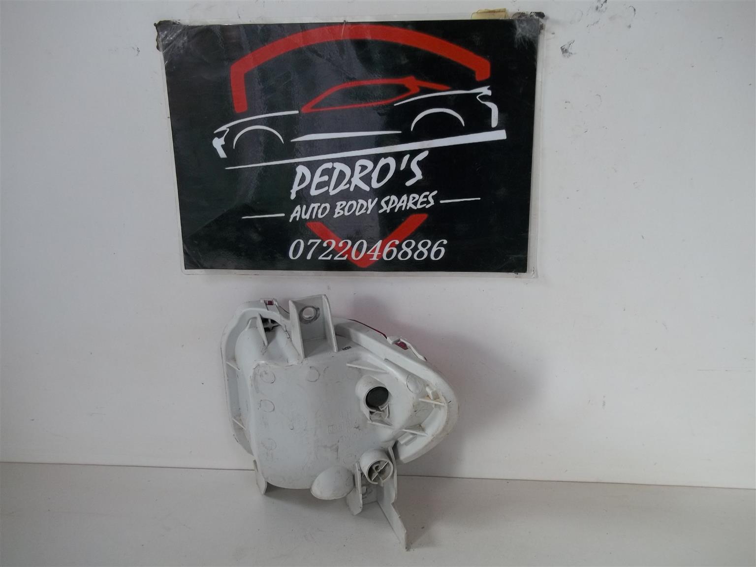 Toyota Rav 4 left rear bumper reflector - Private Seller