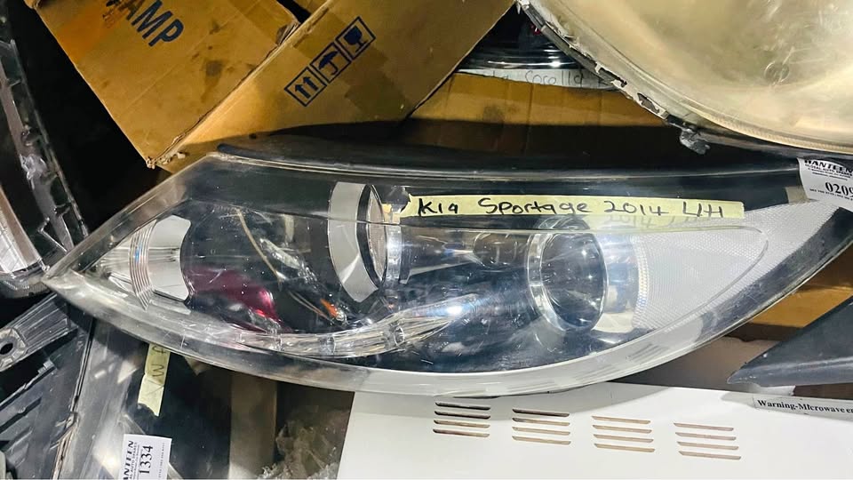 Kia Sportage headlight - Private Seller Kia Sportage headlight - Private Seller
