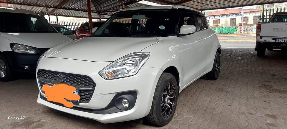 Suzuki Swift 1.2 GL manual petrol 2024 White Reverse sensor Service History
