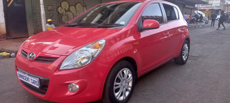 2013 HYUNDAI i20 1.4 ENGINE HATCHBACK, MANUAL RED COLOUR, 82000KM USED EXCELLENT DRIVE