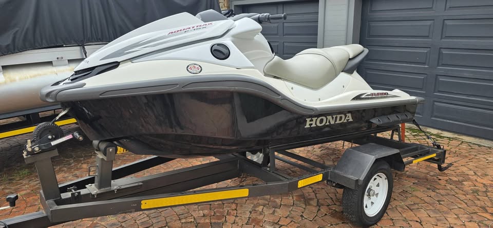 1500 Turbo Honda only 58 hours