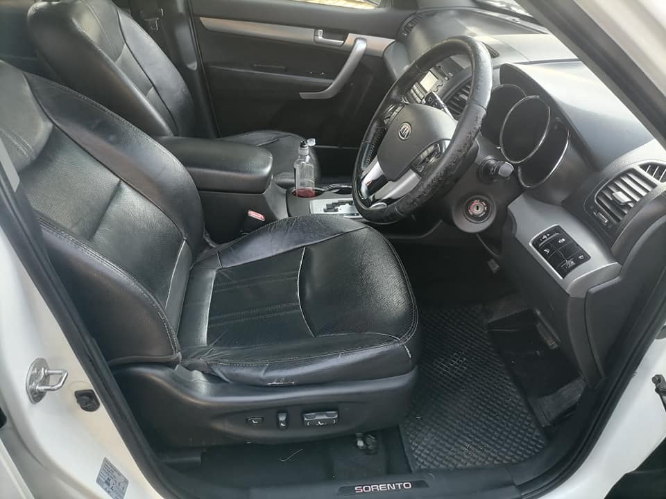 2010 Kia Sentro v6 3.6 Automatic with a leather seat
