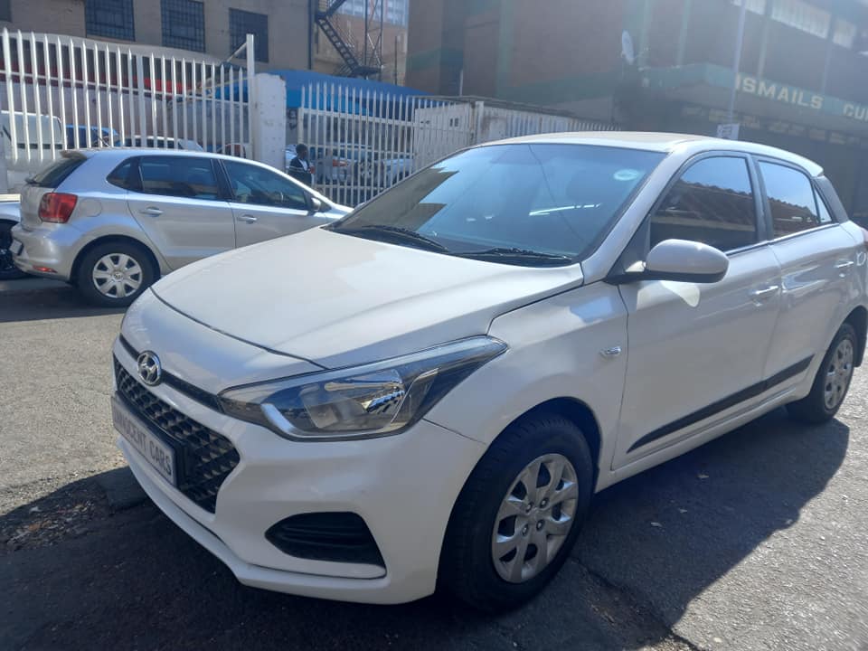 2020 HYUNDAI i20 1.2 PETROL, MANUAL, WHITE COLOR, MILEAGE 66000KM