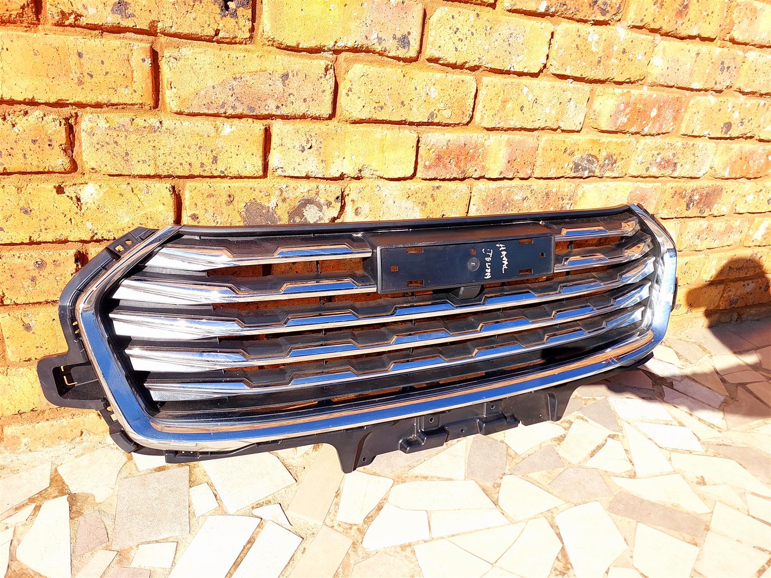 HAVAL JOLION MAIN GRILL FOR SALE IN FAIR CONDITION - Private Seller