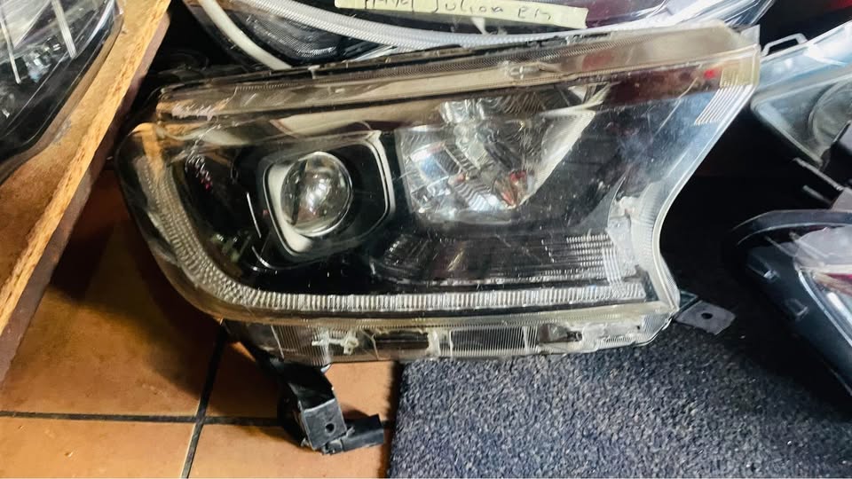 Ford Ranger T8 Wildtrack headlight - Private Seller Ford Ranger T8 Wildtrack headlight - Private Seller