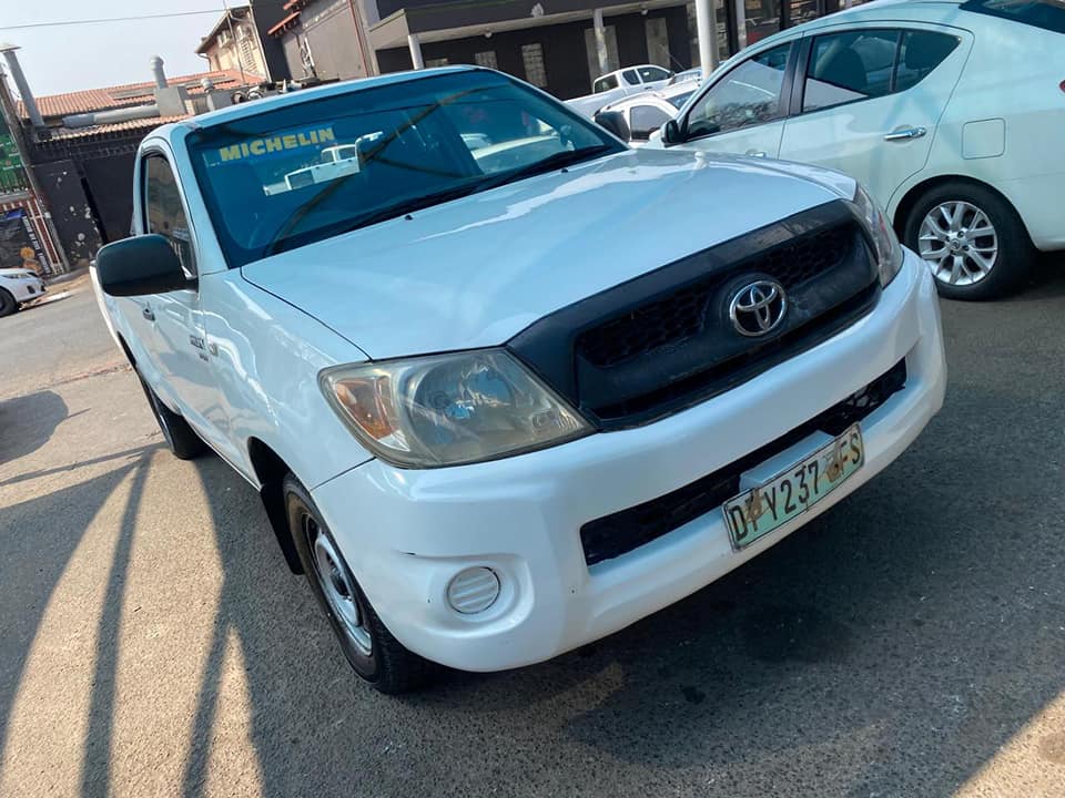 2010 TOYOTA HILUX 2.5 D4D 4X2 SINGLE CAB MANUAL