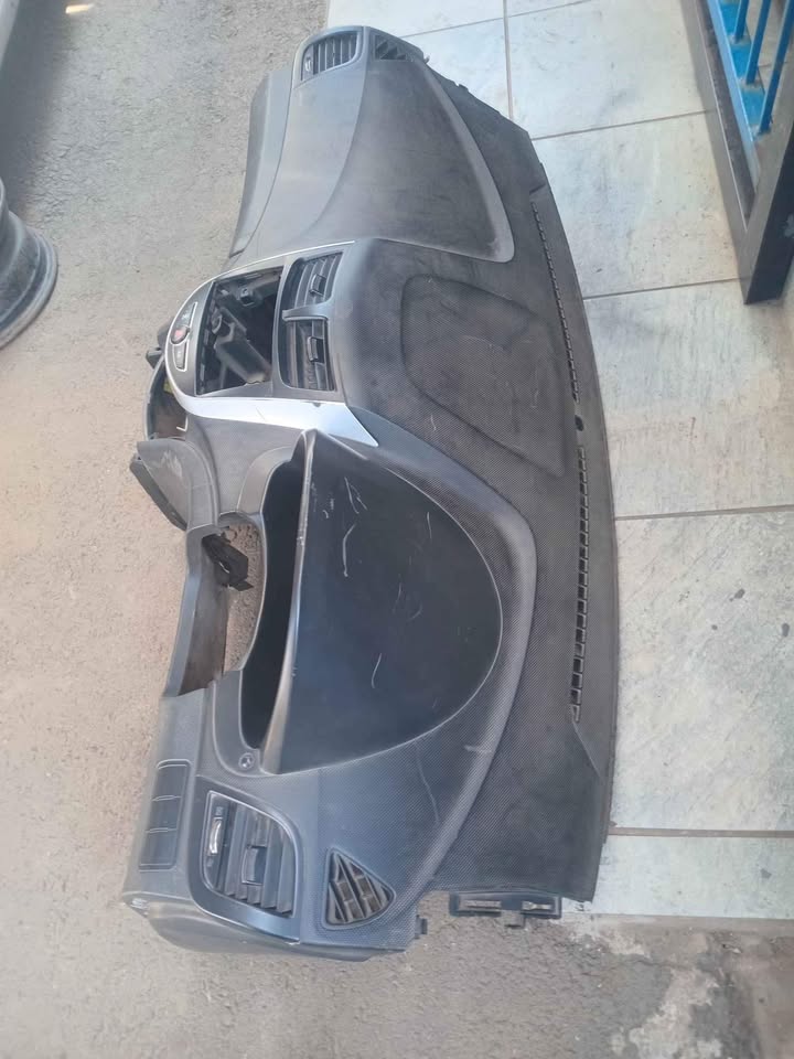 2011 up Hyundai accent dashboard still in good condition for sale - Private Seller