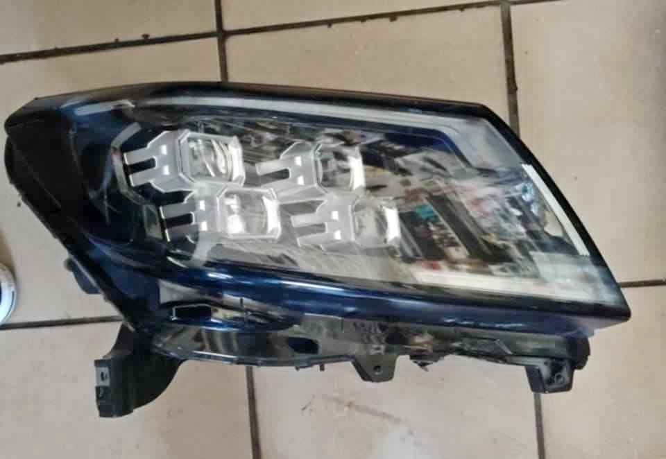 Nissan Navara 2023 Rhs Headlight - Private Seller Nissan Navara 2023 Rhs Headlight - Private Seller