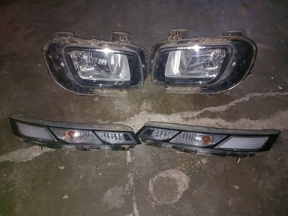 Hyundai Venue headlight both side 2024 to 2025 - Private Seller Hyundai Venue headlight both side 2024 to 2025 - Private Seller