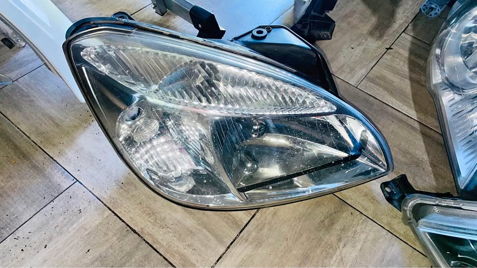Kia Rio headlight 2005 - Private Seller Kia Rio headlight 2005 - Private Seller