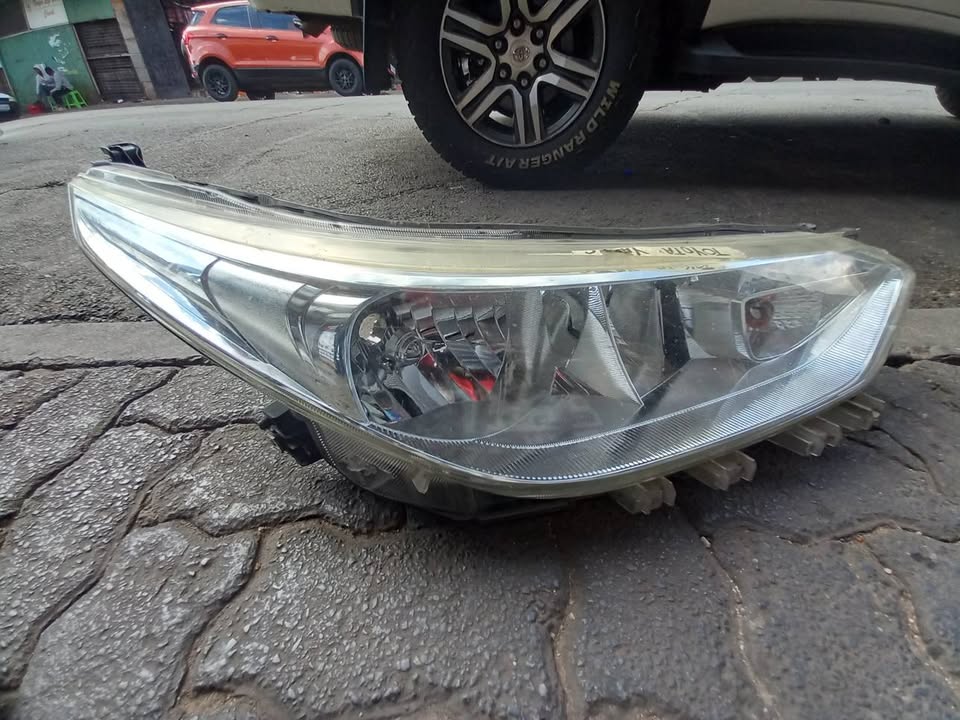 2006 - 2020 Toyota Yaris Right Hand Headlight - Private Seller 2006 - 2020 Toyota Yaris Right Hand Headlight - Private Seller