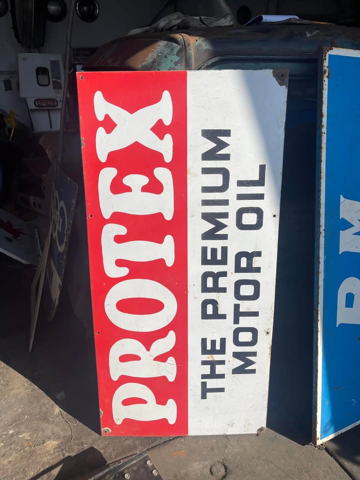 We buy Enamel /  porcelain signs and vintage petrol pumps We buy Enamel /  porcelain signs and vintage petrol pumps