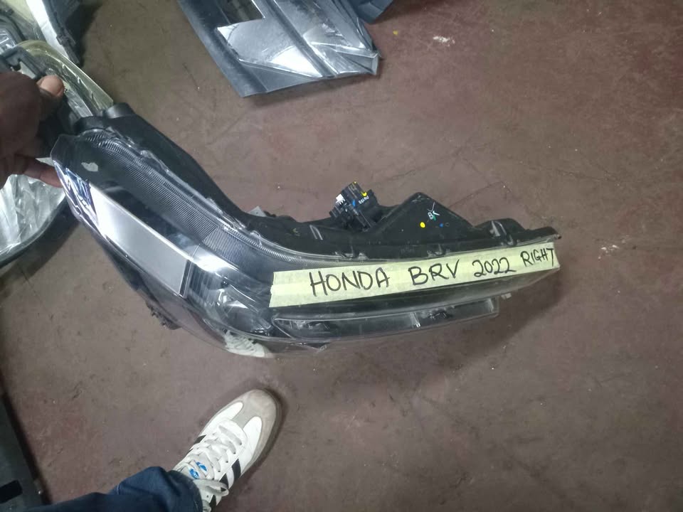 Honda brv right headlight 2022