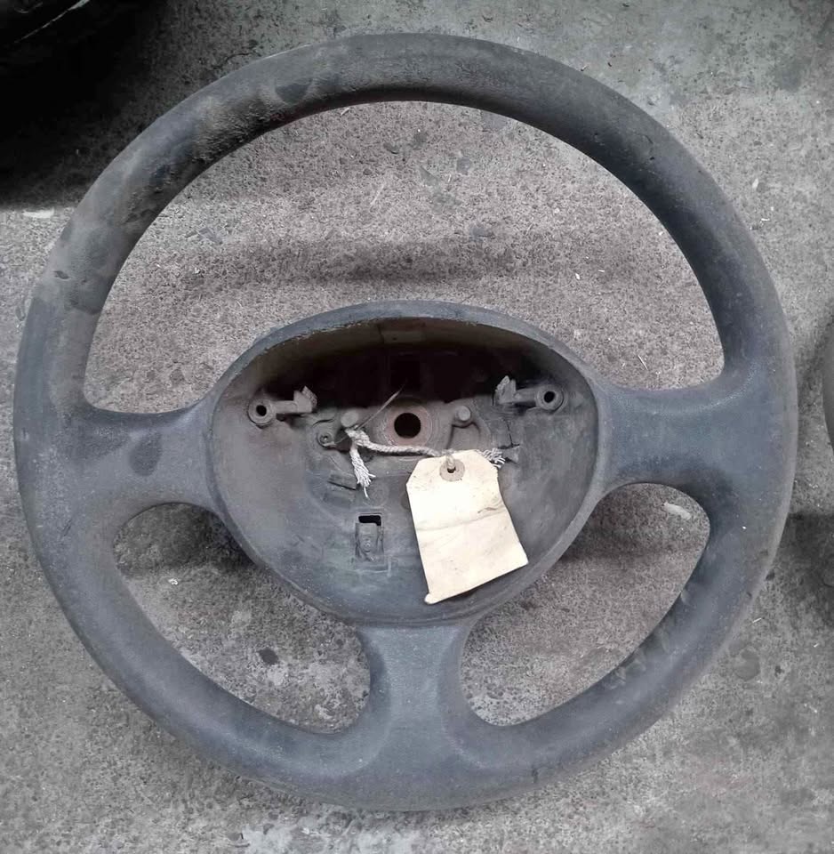 Fiat Punto steering wheel selling - Private Seller Fiat Punto steering wheel selling - Private Seller