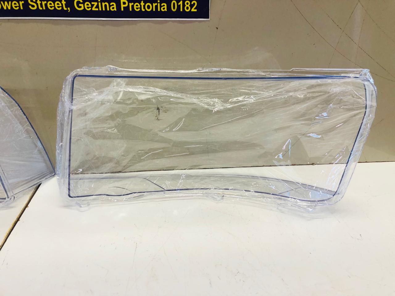 Range Rover Freelander 2 left and right side headlight replacement lens - Private Seller Range Rover Freelander 2 left and right side headlight replacement lens - Private Seller