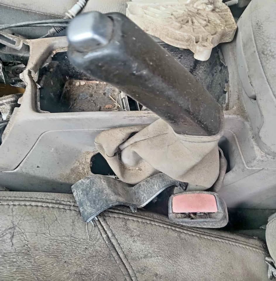 Volvo S40 2.0 2007 Handbrake Lever Volvo S40 2.0 2007 Handbrake Lever