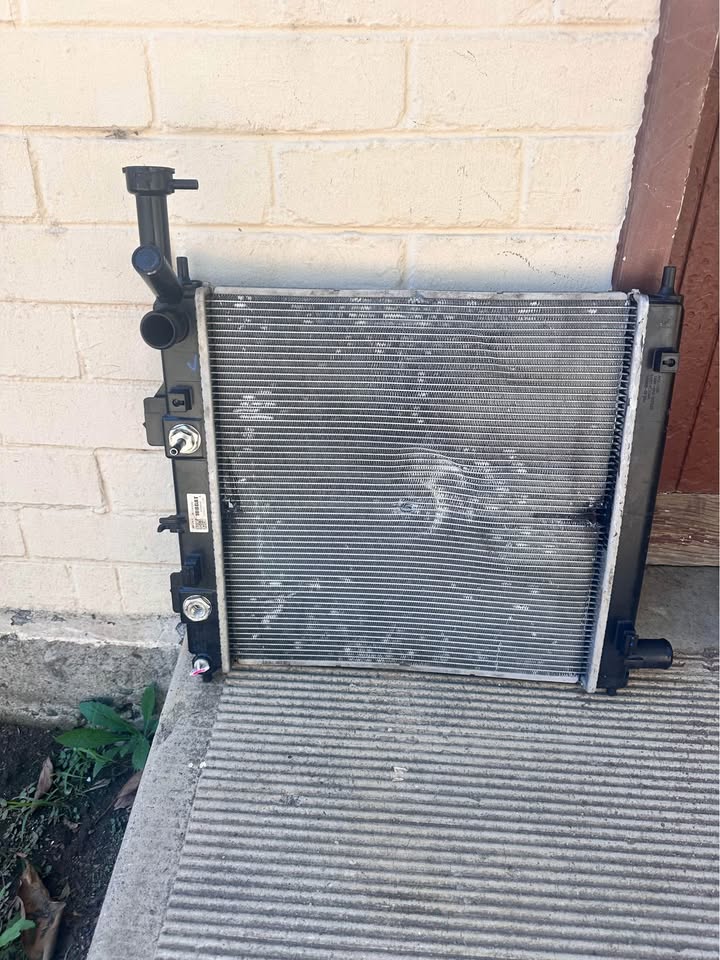 Hyundai i10 2023 and Kia Picanto automatic radiator - Private Seller Hyundai i10 2023 and Kia Picanto automatic radiator - Private Seller