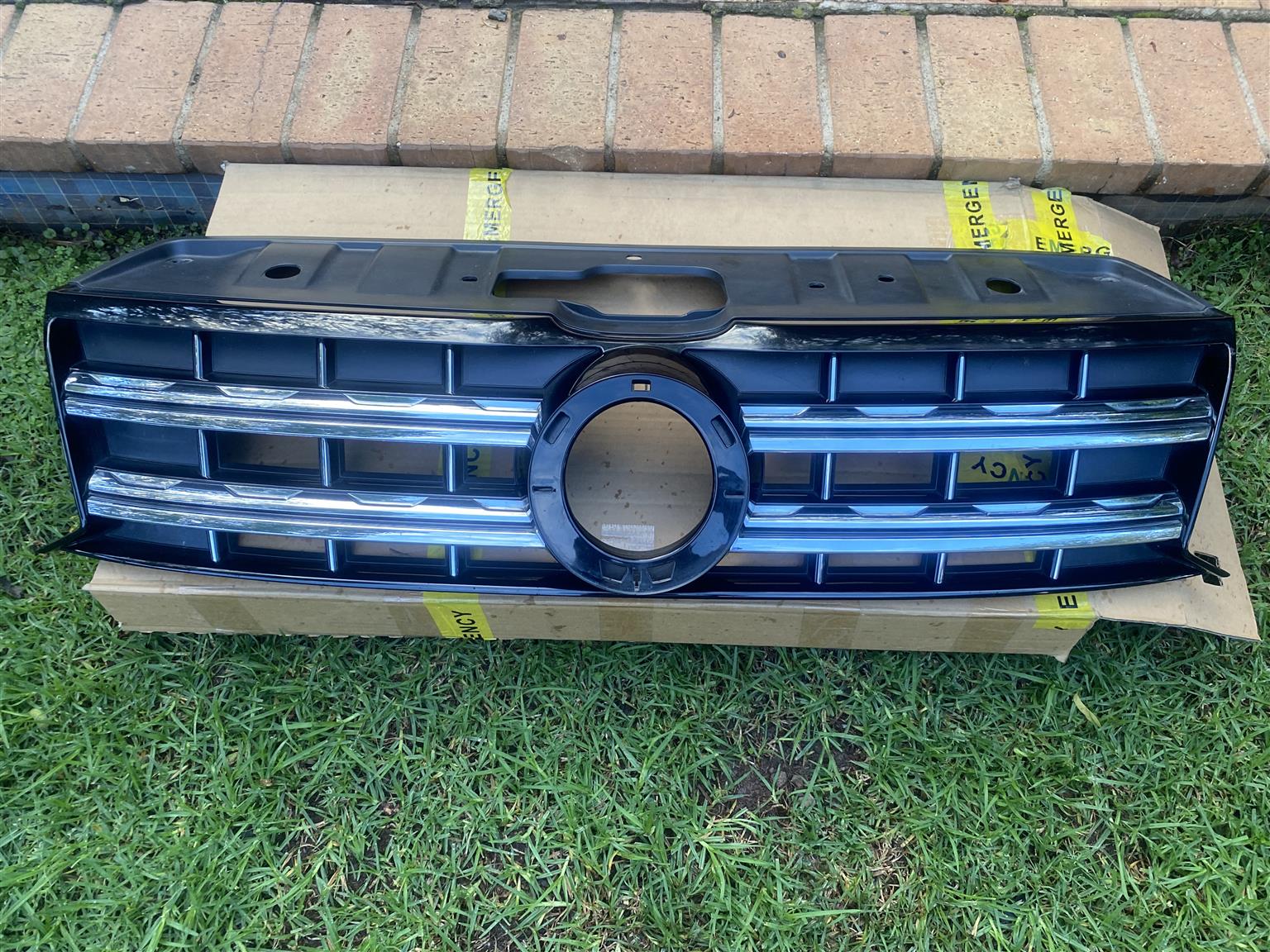 2020 VW AMAROK V6 RADIATOR GRILLE FOR SALE. IN PRISTINE CONDITION - Private Seller 2020 VW AMAROK V6 RADIATOR GRILLE FOR SALE. IN PRISTINE CONDITION - Private Seller