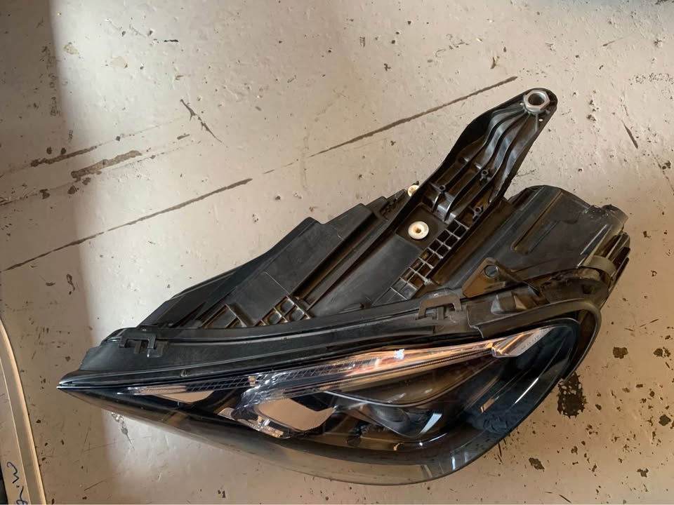Mercedes Benz GLE single xenon headlights