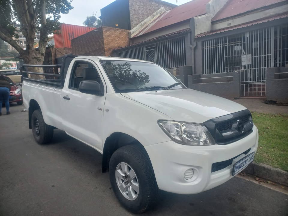 2011 TOYOTA HILUX S-CAB 2.5 D4D Diesel, Manual 4X4, White Color, Mileage