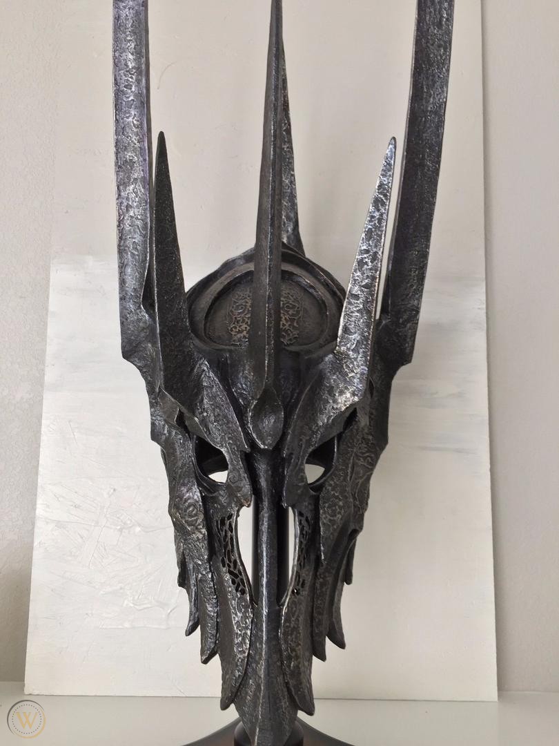 LOTR Lord of the Rings. Dark Lord Sauron Helm. Limited Edition (UC1412)