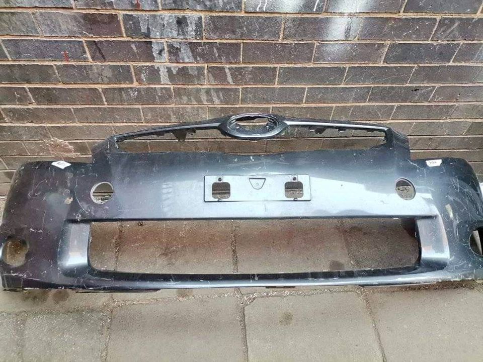Toyota AURIS Front Bumper. At Bumper & Headlights Auto Parts - Private Seller
