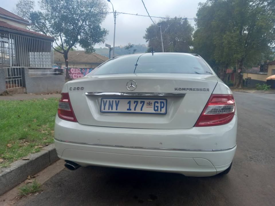 2010 Mercedes Benz C200 Kompressor Petrol, Automatic, White, 100000kms,