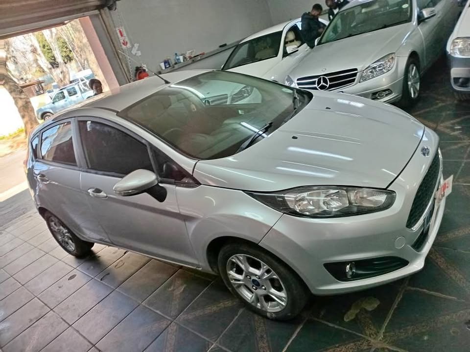 2017 Ford fiesta EcoBoost 1.0 MAUNAL  Sliver  78000km
